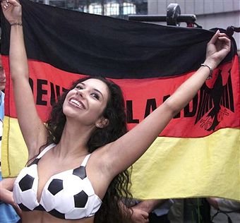 http://www.e-forwards.com/wp-content/uploads/2010/04/A-German-fan-at-the-2002-World-Cup.jpeg